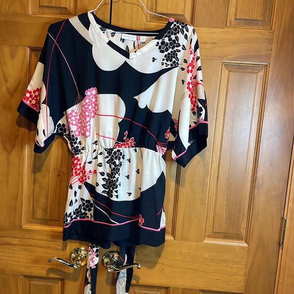 New York and Company small kimono top black red pink white tie waist belt V-neck - Picture 3 of 11